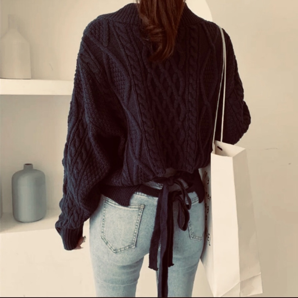 BLACK Double Tie Up Back Oversized Cable Sweater